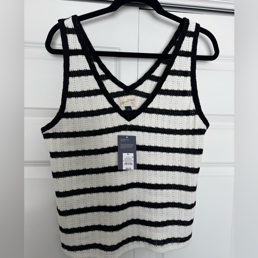 Universal Thread Black and White Striped Knit Tank Top BRAND NEW